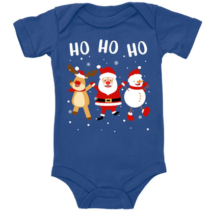 Ho Ho Ho, Weihnachtsmann, Schneemann und Elch tanzen im Schnee