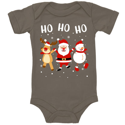 Ho Ho Ho, Weihnachtsmann, Schneemann und Elch tanzen im Schnee
