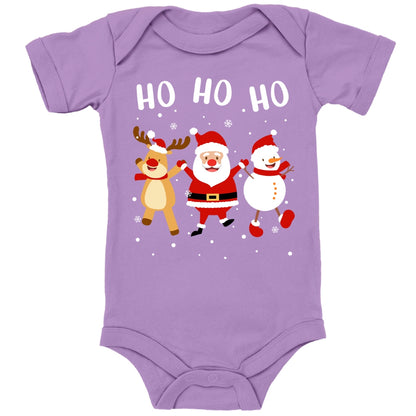 Ho Ho Ho, Weihnachtsmann, Schneemann und Elch tanzen im Schnee