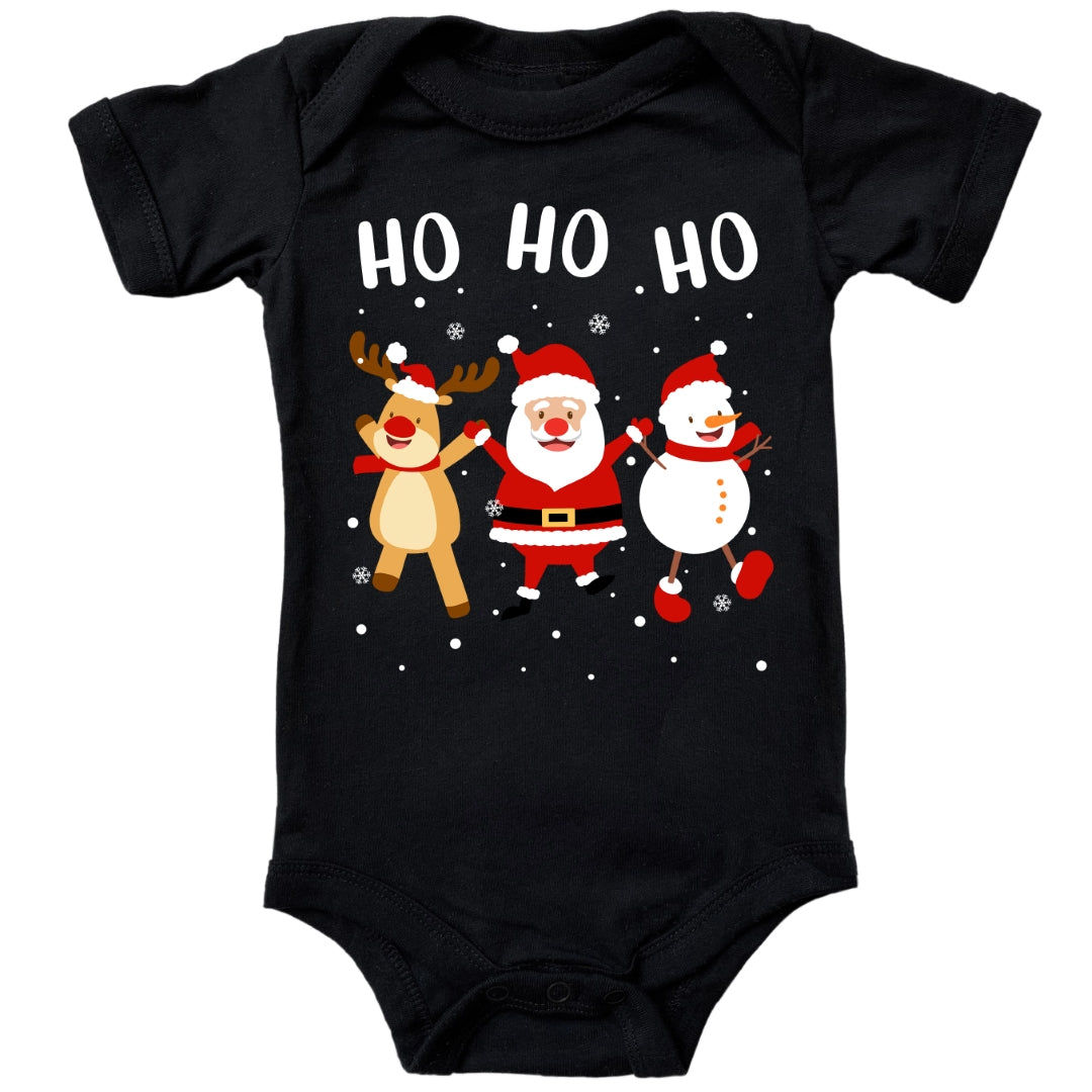 Ho Ho Ho, Weihnachtsmann, Schneemann und Elch tanzen im Schnee