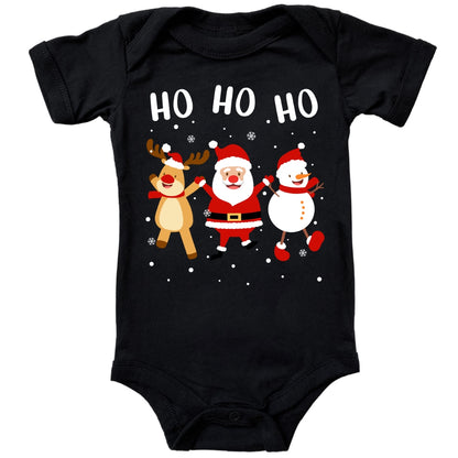 Ho Ho Ho, Weihnachtsmann, Schneemann und Elch tanzen im Schnee