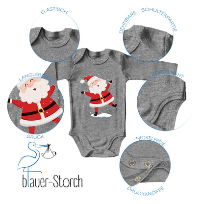 Fröhlicher Weihnachtsmann tanzt im Schnee