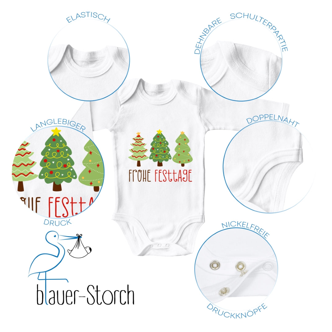 Geschmückte Tannenbäume wünschen Frohe Festtage