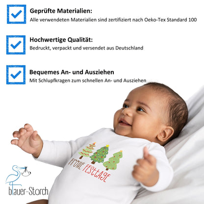 Geschmückte Tannenbäume wünschen Frohe Festtage