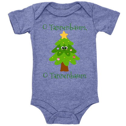 O Tannenbaum, niedlicher Weihnachtsbaum mit Christbaumkugeln