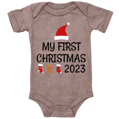 My first christmas 2023, Weihnachtsmann-Mütze, Stiefel, Lebkuchenmann