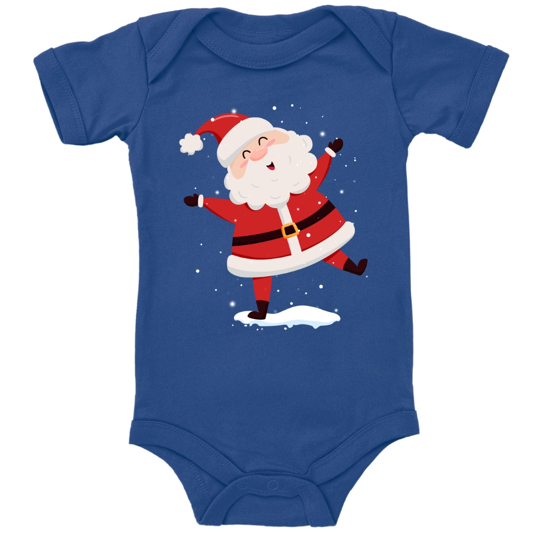 Fröhlicher Weihnachtsmann tanzt im Schnee