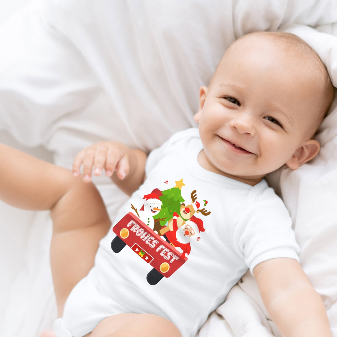 Frohes Fest, Weihnachtsmann , Schneemann, Elch und Tannenbaum im Weihnachtsauto