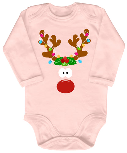 Rentier mit roter Nase und Lichterkette