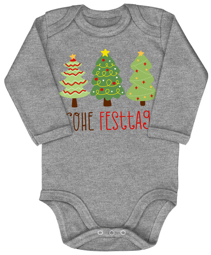 Geschmückte Tannenbäume wünschen Frohe Festtage