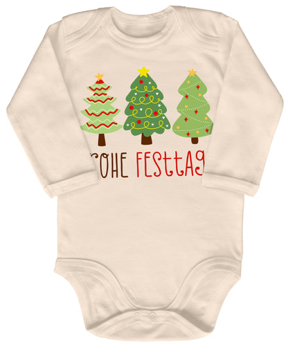 Geschmückte Tannenbäume wünschen Frohe Festtage