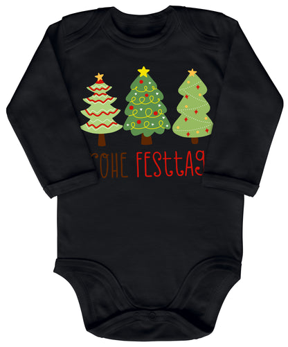 Geschmückte Tannenbäume wünschen Frohe Festtage